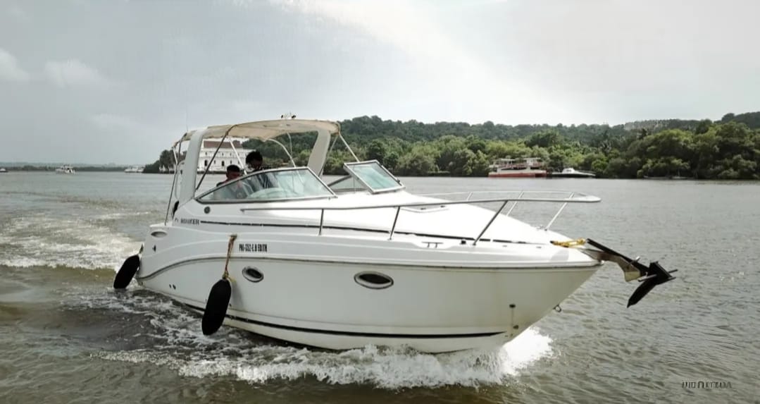 Rinker Yacht